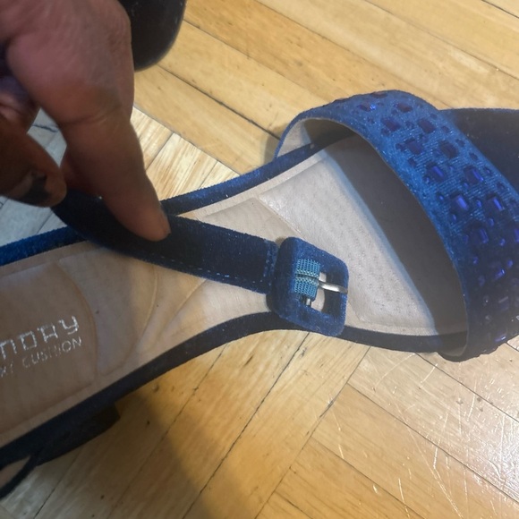 CL by Laundry Comfort Cushion Velvet Heels - Picture 5 of 9